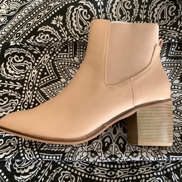 Amazon Essentials Boots - Picture 3 of 9